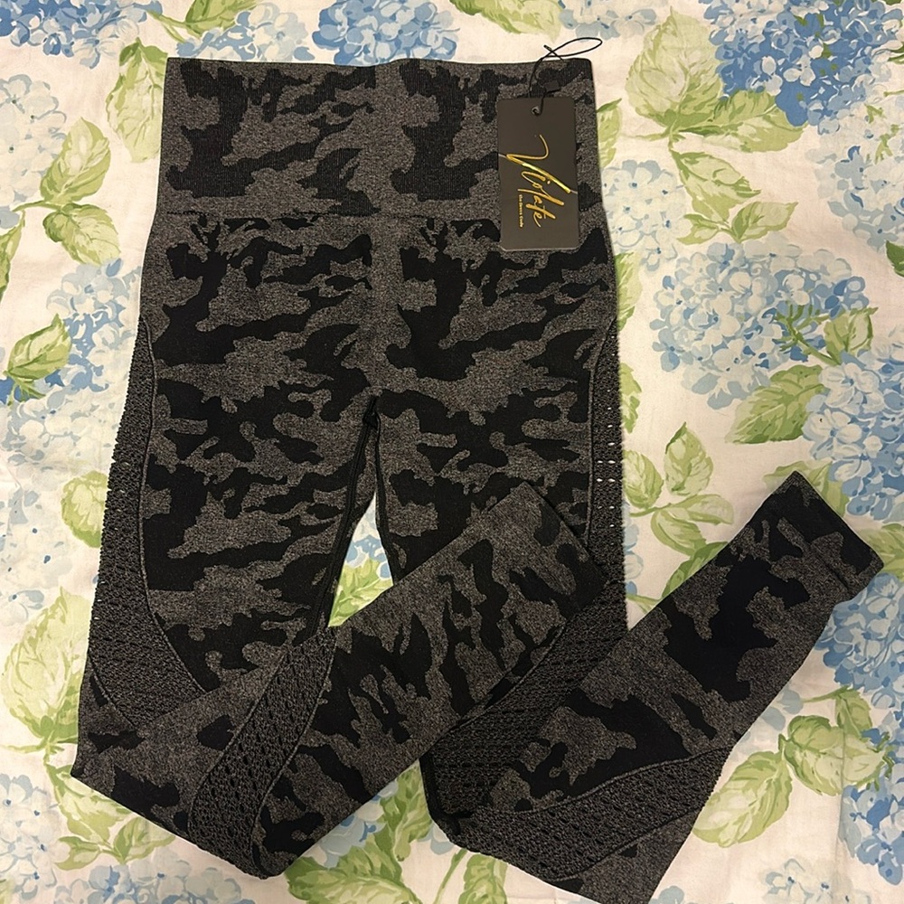 SYNERGY BLACK CAMO SEAMLESS LEGGINGS